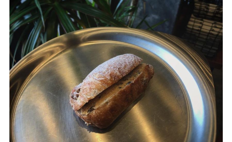 ファイブランのくるみとラムレーズンサンド