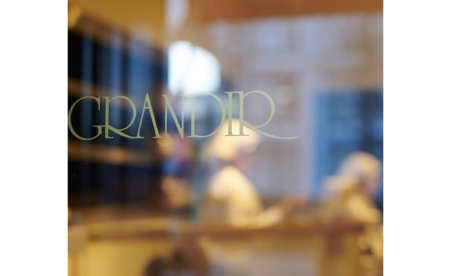 グランディールのロゴ