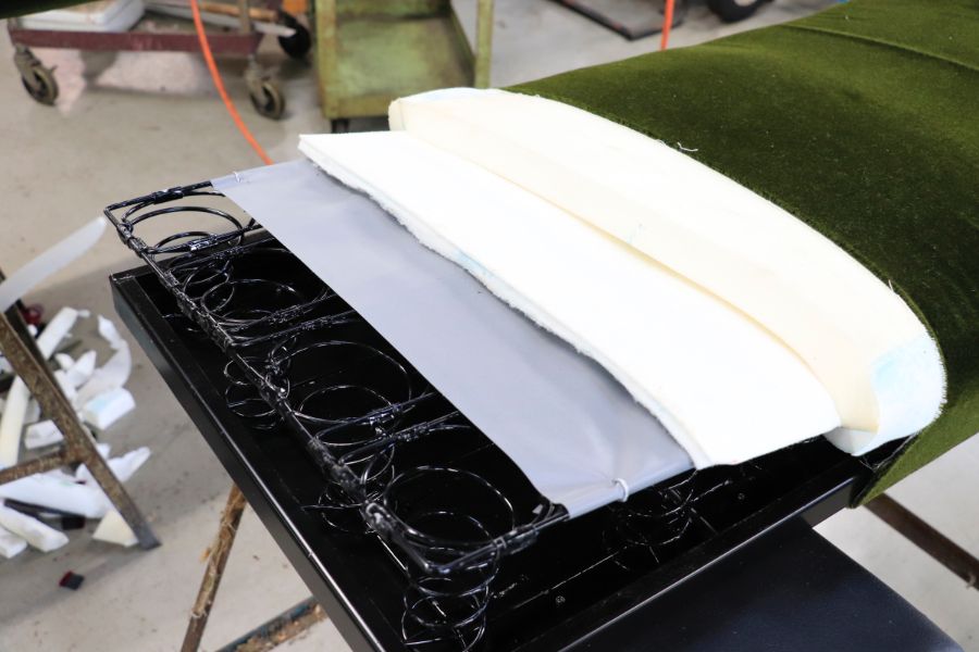 分解した座席シート