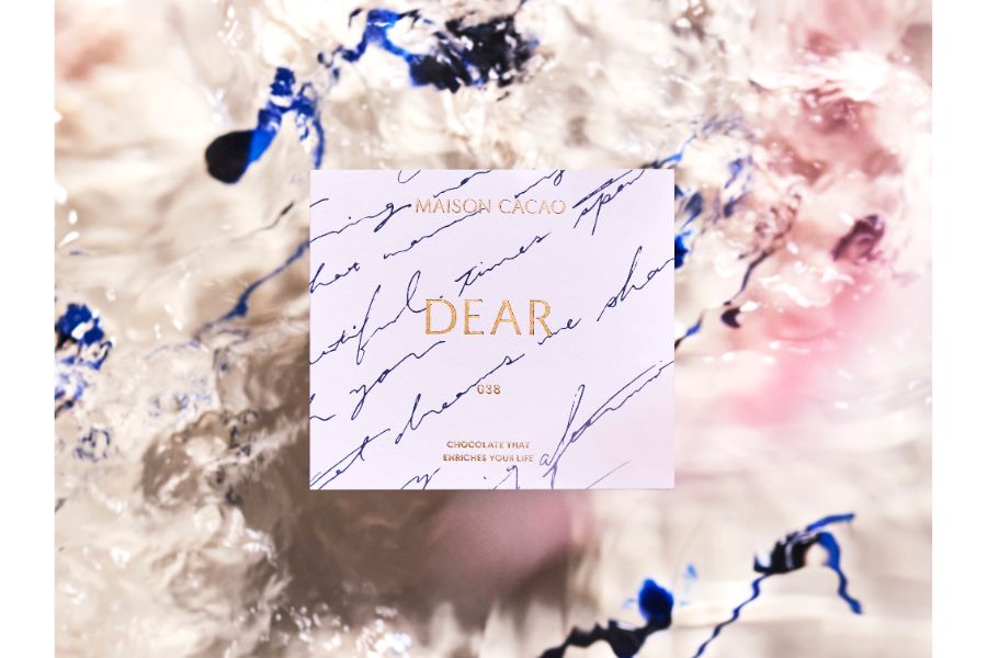 ピンクにブルーが利いたパッケージ