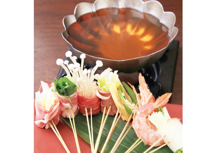 串にささった具材と鍋
