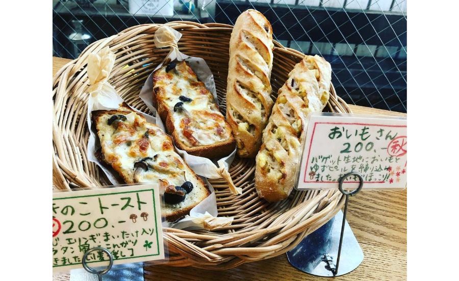 芋やきのこのパン