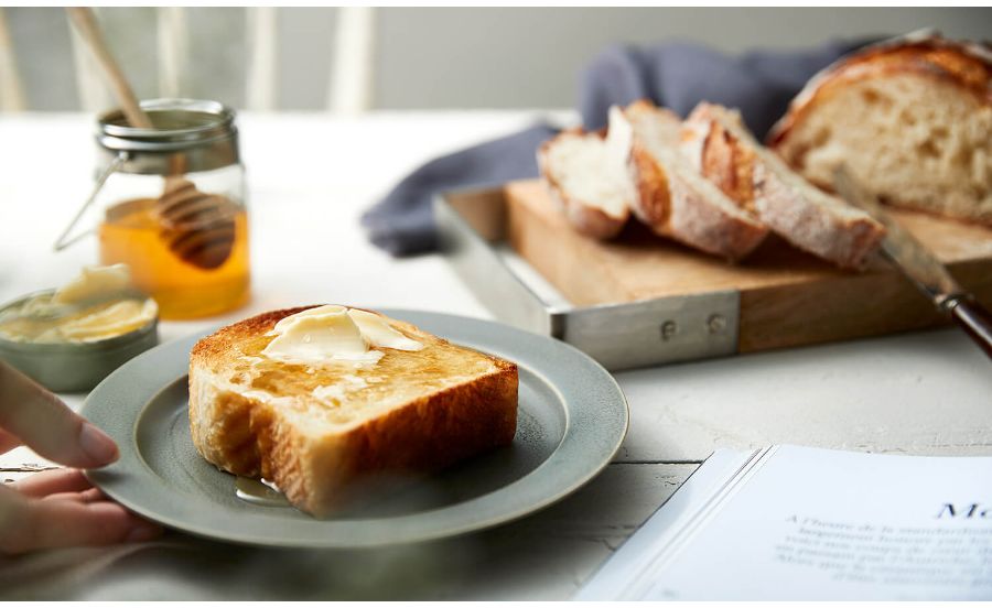 ベーカリーバカンスの食パンを食べるところ