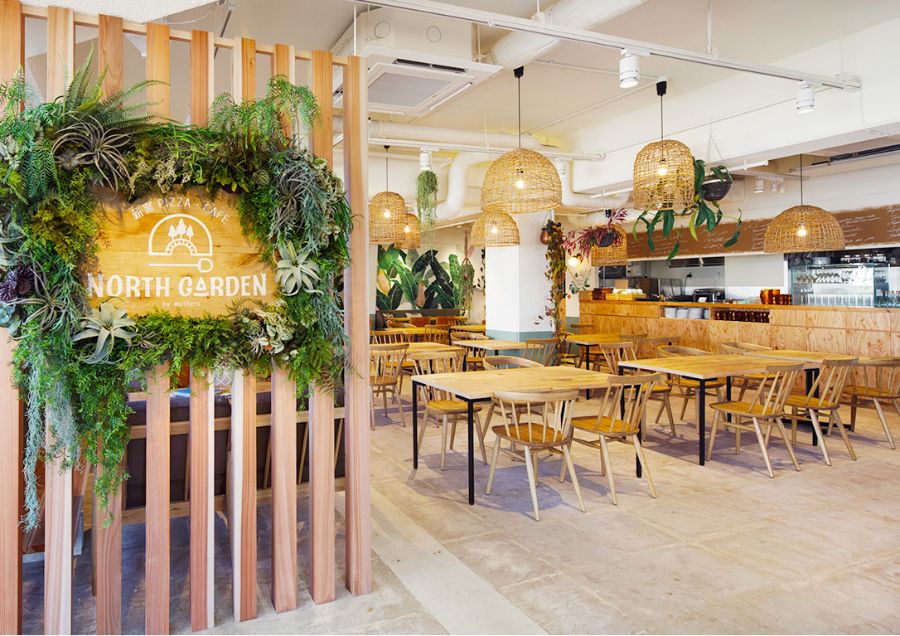 ウッディ―なカフェの店内