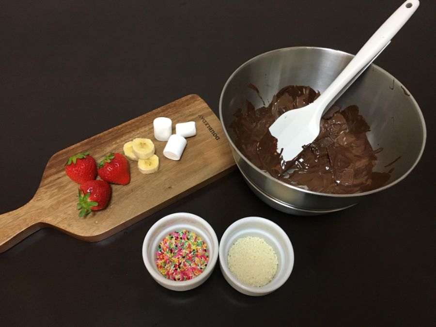 イチゴ、バナナ、マシュマロなど材料のイメージ