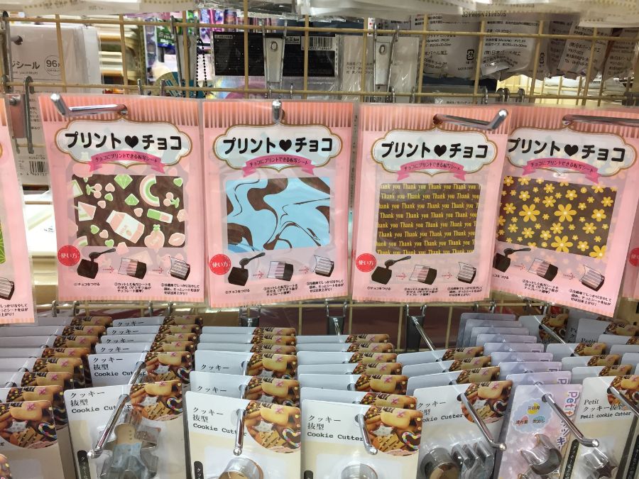 お花やアルファベットなど様々な柄の転写シート