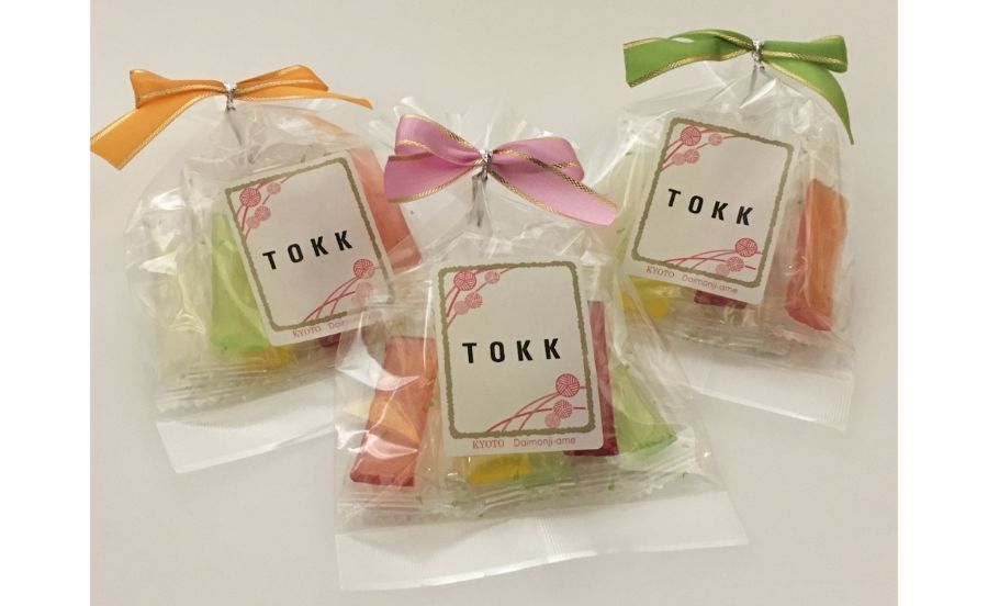 TOKKラベルが付いたフルーツ飴