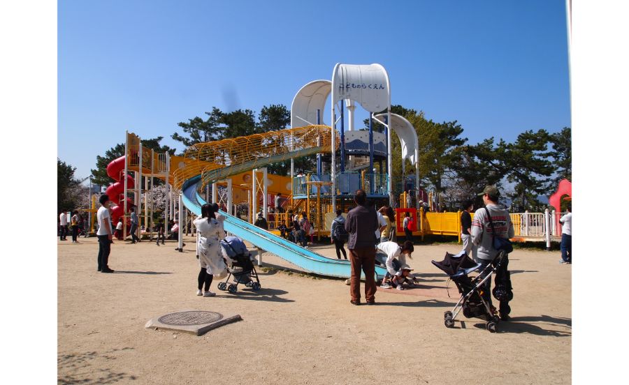 服部緑地で子どもと1日遊べる！遊具に植物園、プール、釣り堀に駐車場まで