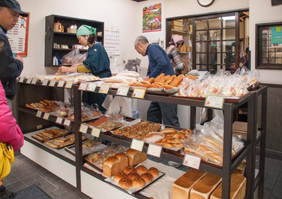 まるき製パンの陳列棚