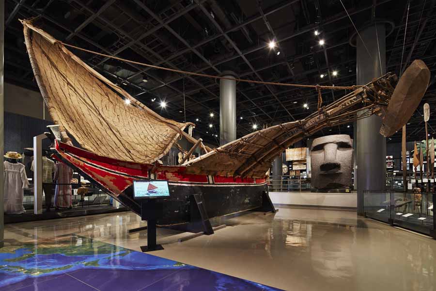 オセアニアの巨石文化や歴史を紹介する展示