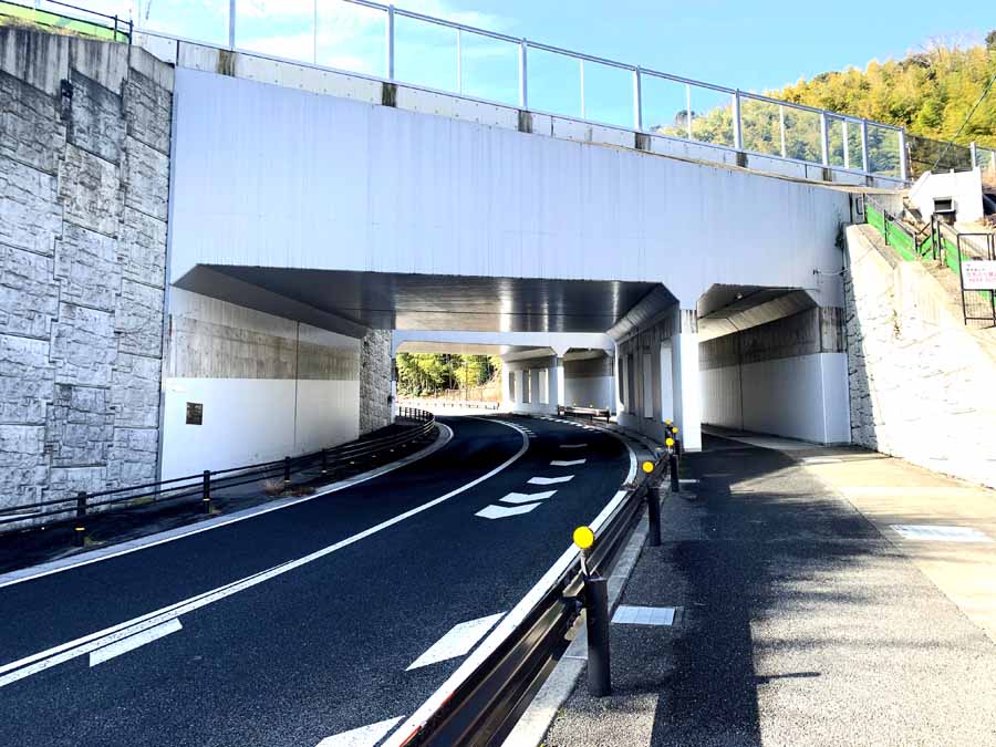 柳谷観音へのルート途中にあるトンネル