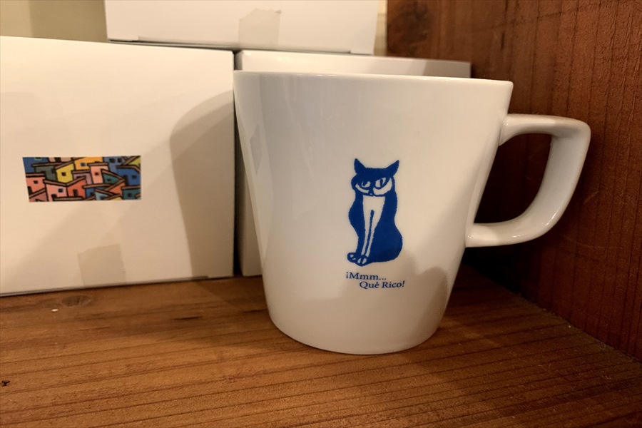 店のロゴマークを使ったマグカップ