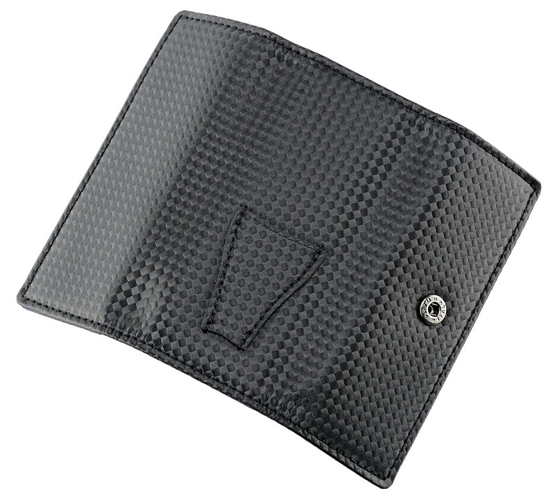 裏側に鍵を直接差し込めるポケットがあるキーケース