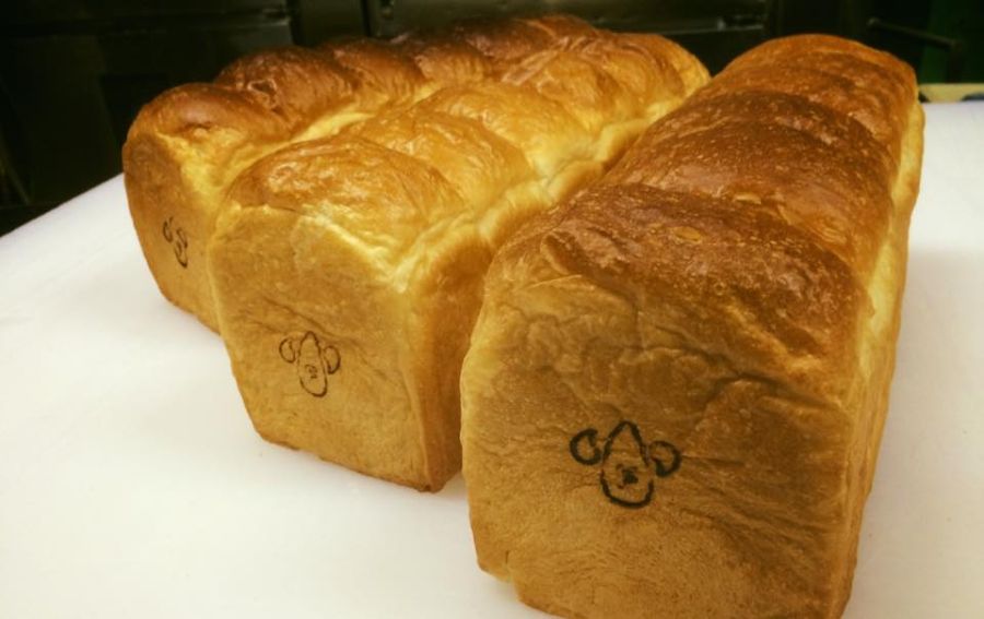 看板商品の「パン・ド・ミー」が3つ並ぶ