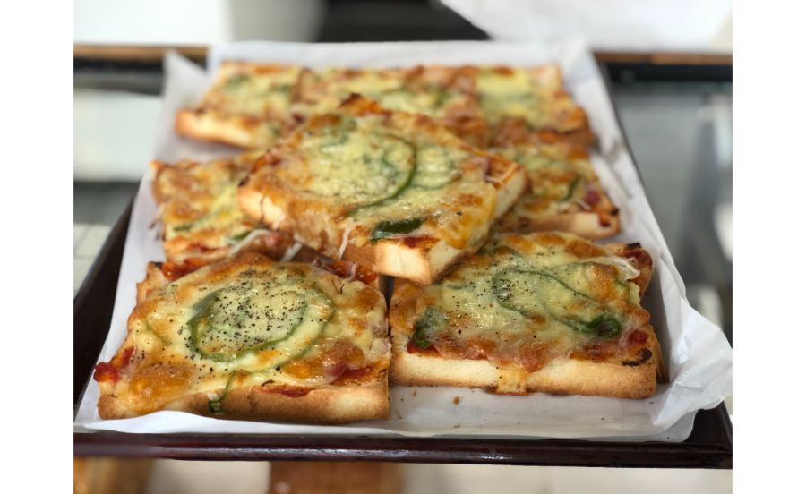 まるき製パン所の商品棚