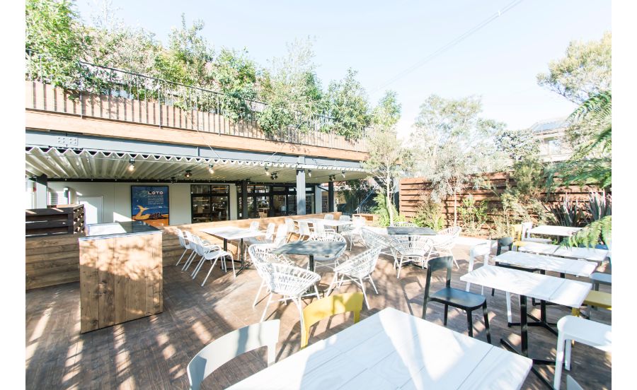 The LOAF Caféのテラス