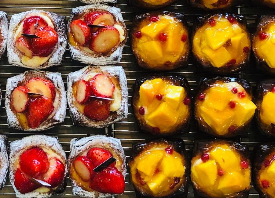 いちごとマンゴのダノワーズ