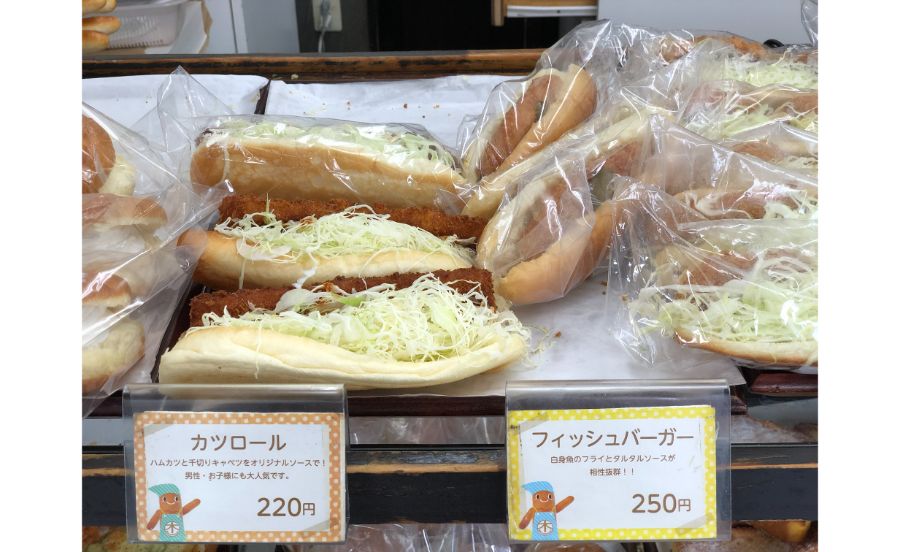 まるき製パン所の商品棚