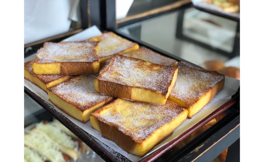 まるき製パン所の商品棚