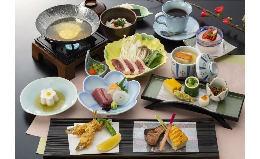 明月記のランチメニュー「昼の懐石 嵯峨野」