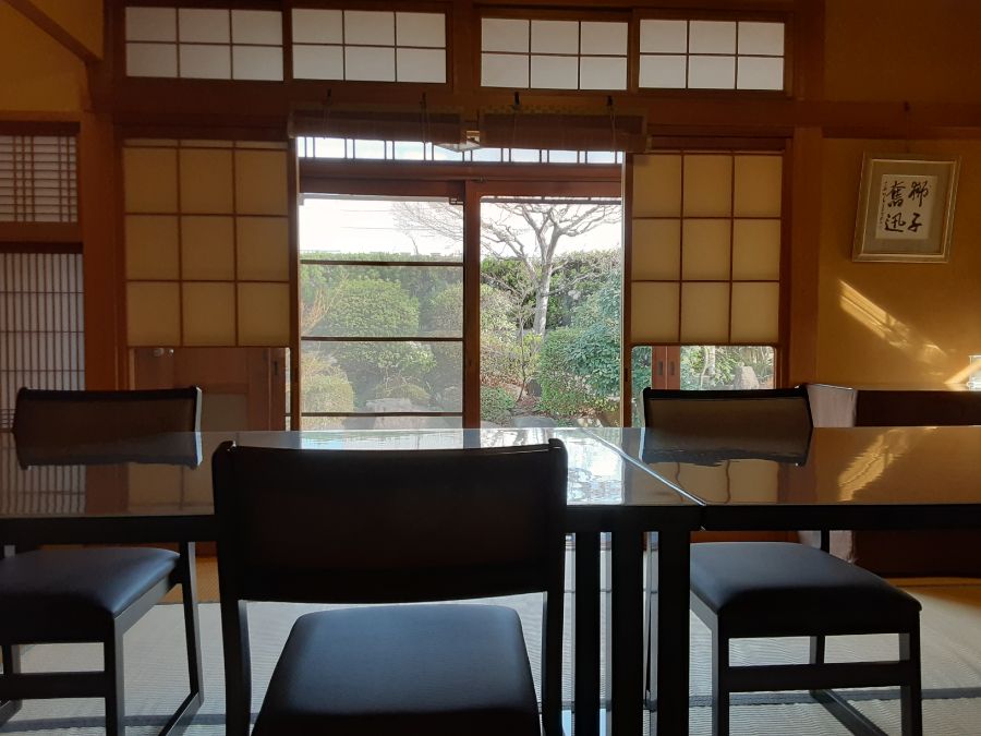 庭が見える和室