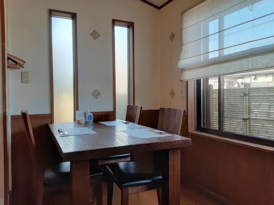 自然光が降り注ぐ洋室