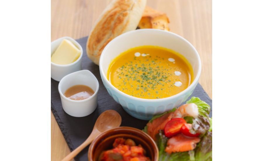 café de assietteの「本日のスープとパンのランチ」