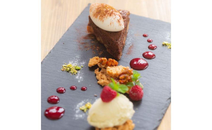 café de assietteの蒸し焼きショコラ『シチリア産ピスタチオのアイス添え』