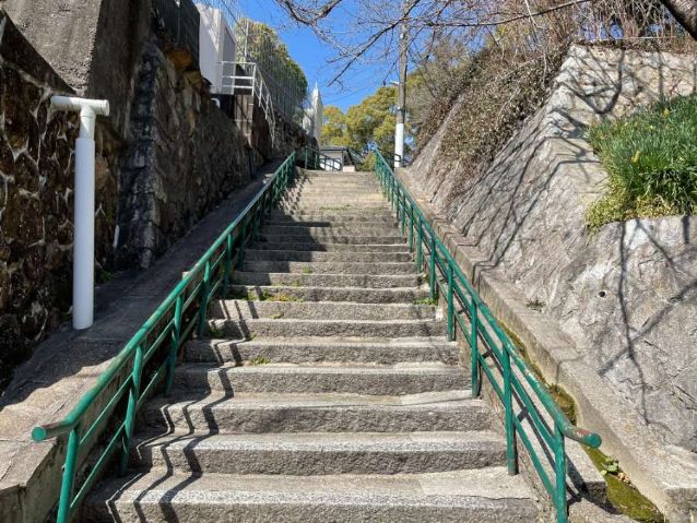 五月山公園前の階段