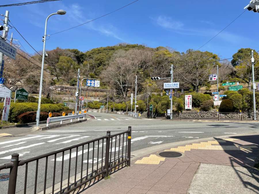 五月山公園前交差点