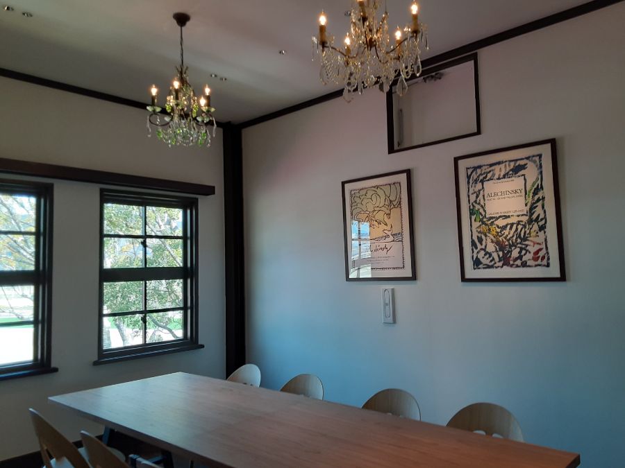 シャンデリアがある2階の個室