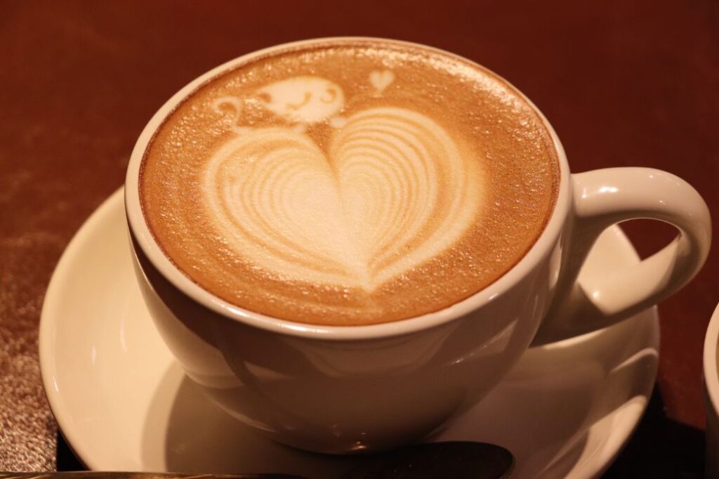 バリスタが淹れたカフェラテ