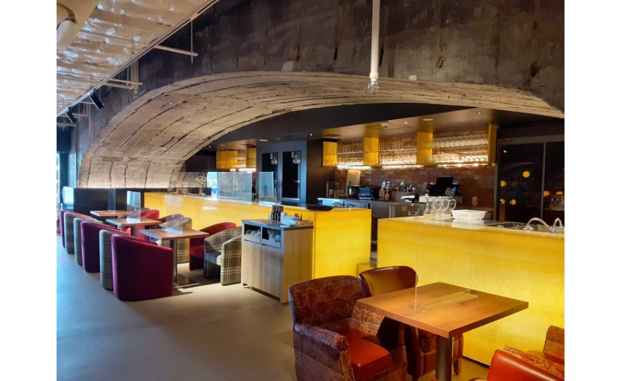 BEER ＆ GRILL コウベビアハウゼの内観