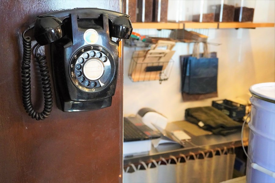 以前の喫茶店のままにある黒電話