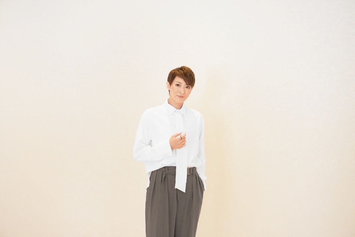 宝塚歌劇団月組・トップスター珠城りょうさんインタビュー。宝塚大劇場月組公演『桜嵐記（おうらんき）』『Dream Chaser』。