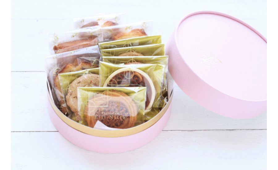 パティシエ　エイジ・ニッタのギフトボックス