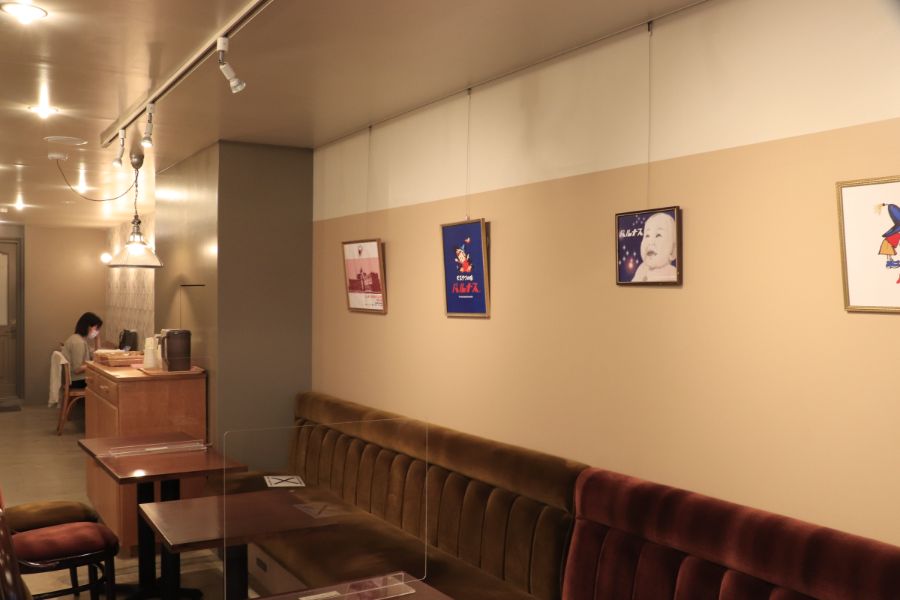 モンパルナスの店内壁