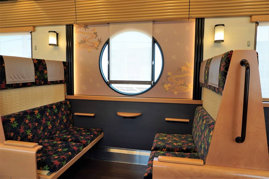 京とれいん雅洛1号車内観1