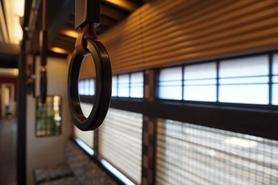 京とれいん雅洛木のつり革