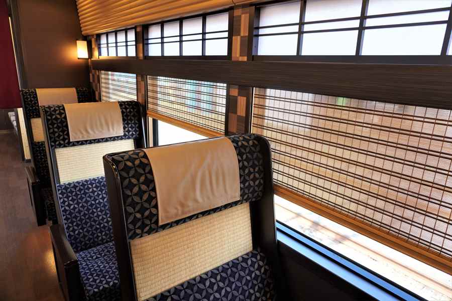 京とれいん雅洛4号車車内窓側