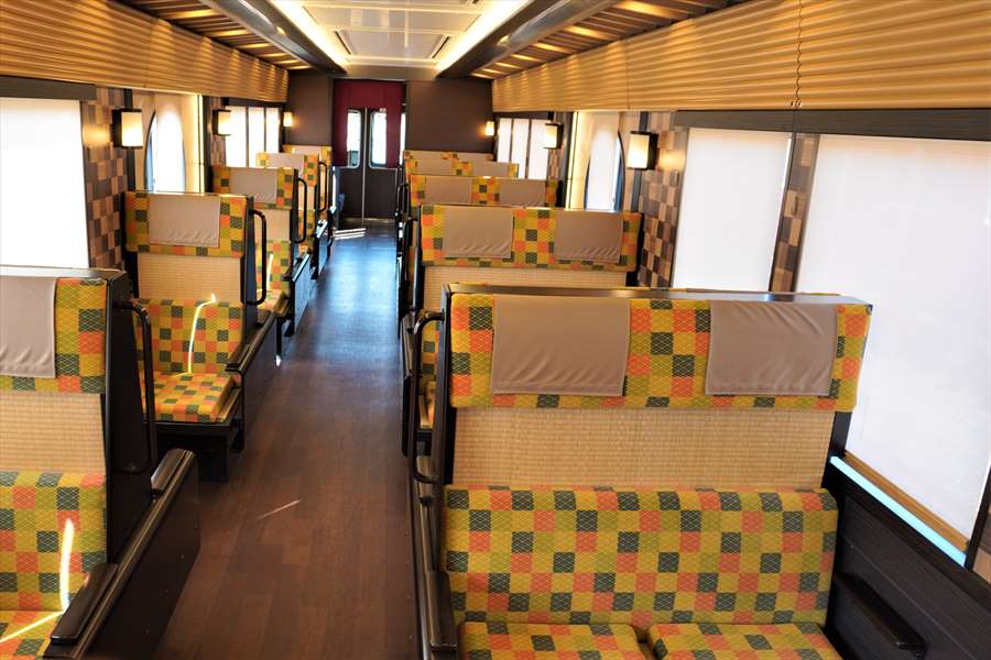京とれいん雅洛5号車の座席シート