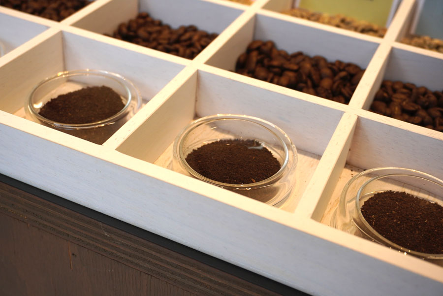 カモセ珈琲焙煎所の豆売り場