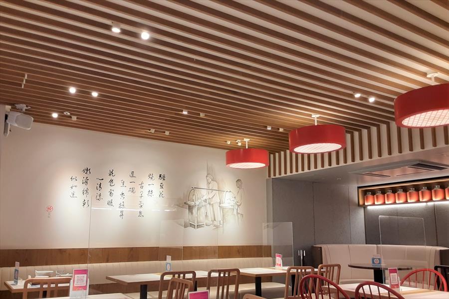 店内は落ち着いた空間