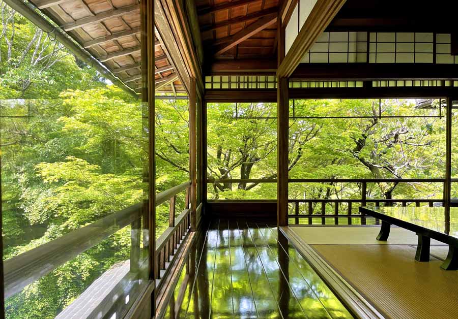 瑠璃光院の書院の様子