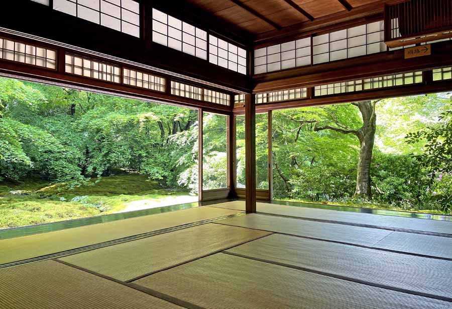 瑠璃光院の1階から見る庭園