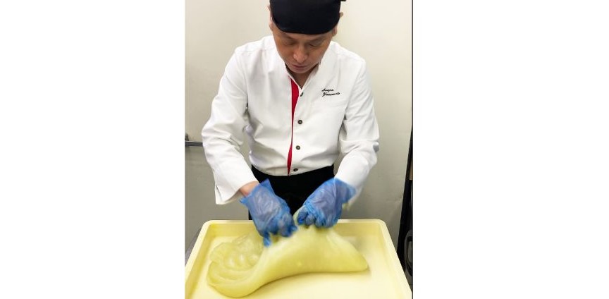 KYOTO SOUZENのわらび餅を作っているところ