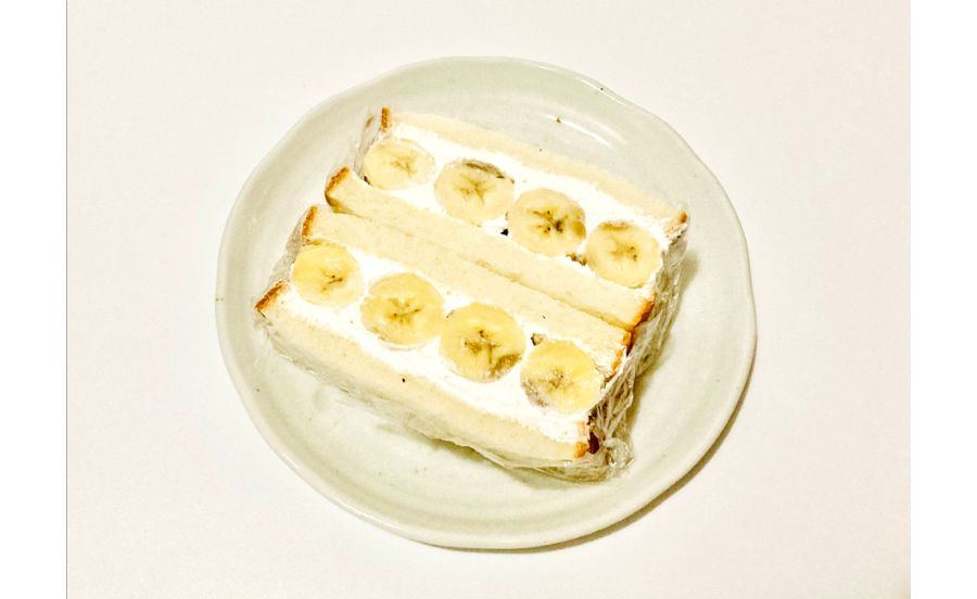 カットされたバナナサンド