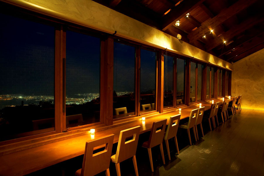 グラニットカフェの夜の様子