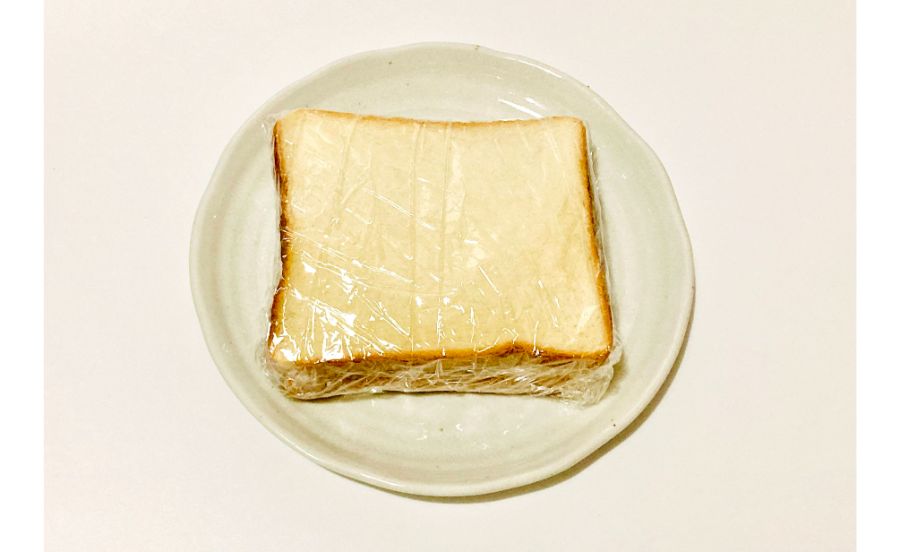 ラップでくるんだバナナサンド