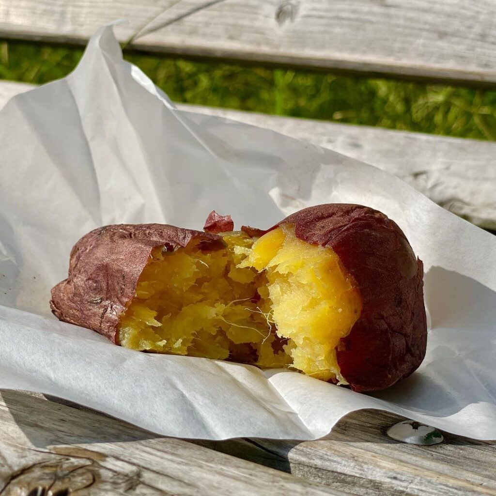 斧屋の看板商品やきいも